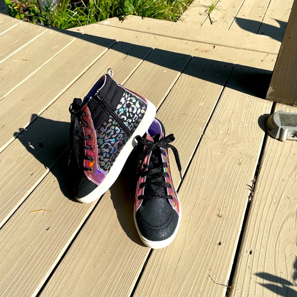 Kid’s High-top Tennis Shoes, size 4 - Picture 5 of 8